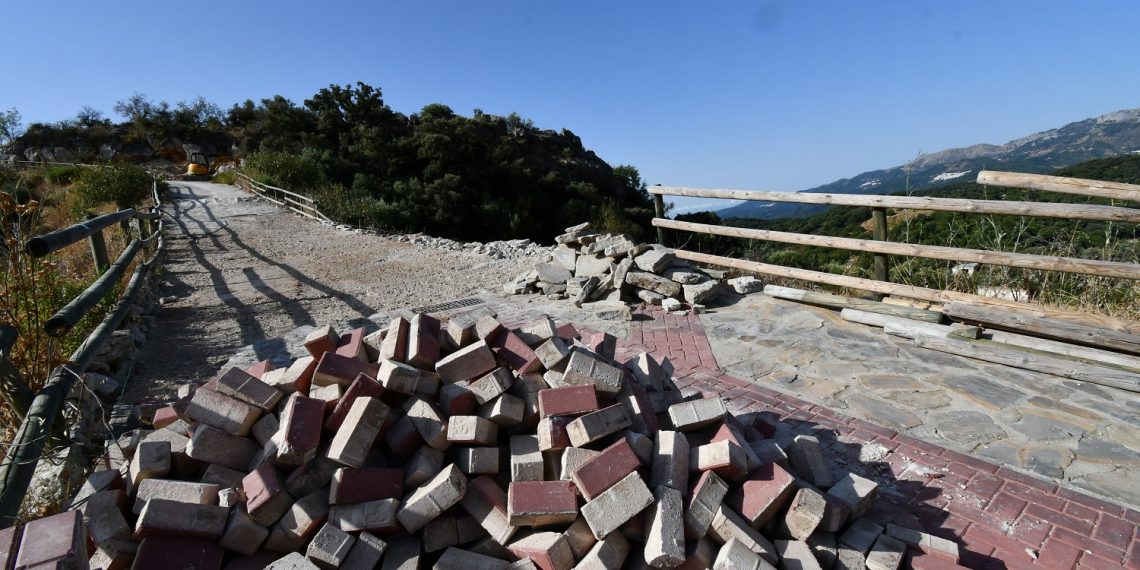 REALIZAN TRABAJOS DE ADECUACIÓN DEL NUEVO ACCESO A ALPANDEIRE