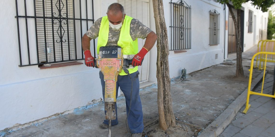 FARAJÁN INICIA EL PROYECTO DE REMODELACIÓN DE LA PLAZA DE ANDALUCÍA