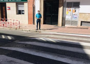 TRÁFICO LLEVA A CABO UNA CAMPAÑA DE REPITANDO DE LOS PASOS DE PEATONES CERCANOS A LOS CENTROS EDUCATIVOS