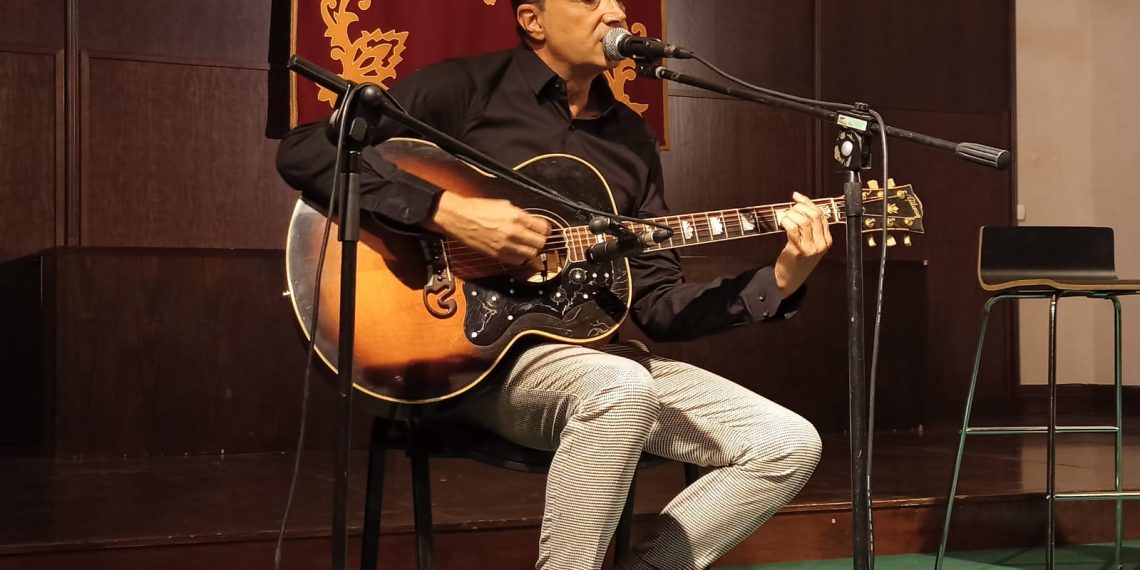 GRAN ACOGIDA DEL PÚBLICO A LA PRESENTACIÓN EN RONDA DEL DISCO ‘SER SIN SITIO’, DEL MALAGUEÑO CONDE