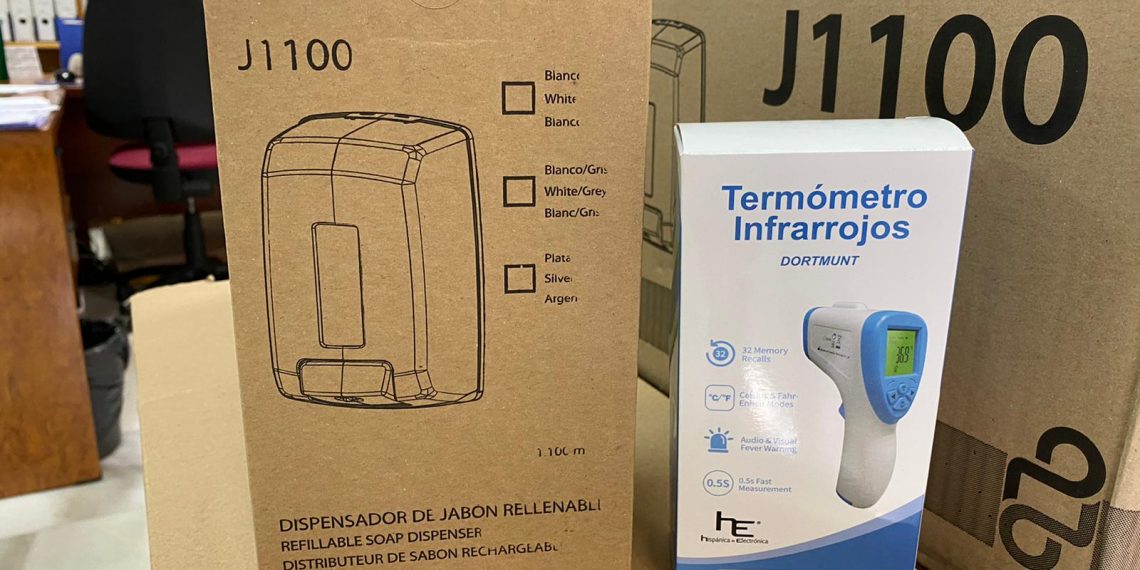 EL AYUNTAMIENTO REPARTE ENTRE LOS CENTROS EDUCATIVOS ELEMENTOS QUE REFORZARÁN LA SEGURIDAD SANITARIA