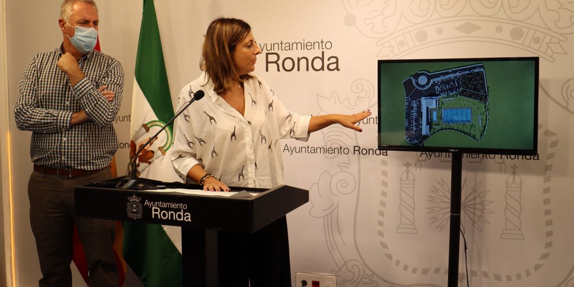 EL AYUNTAMIENTO PRESENTA EL PROYECTO DE LA NUEVA PISCINA MUNICIPAL CON UNA INVERSIÓN DE CASI 1,7 MILLONES DE EUROS