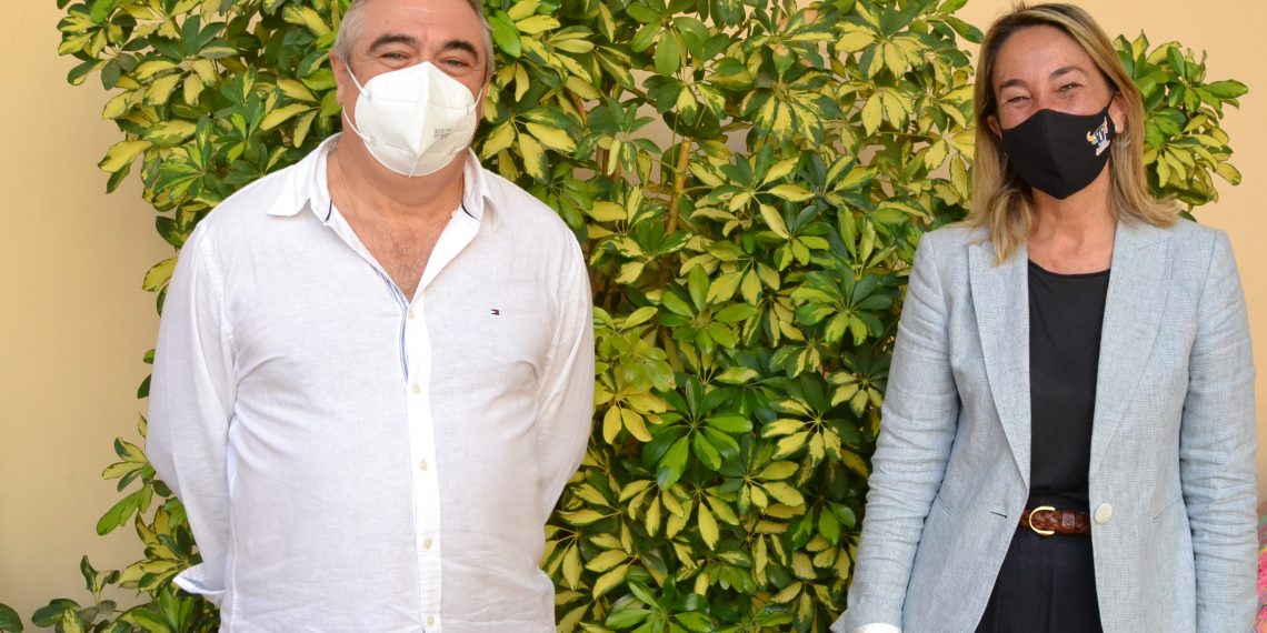 EL AYUNTAMIENTO SE UNE A LA CELEBRACIÓN DEL DÍA DE LOS FARMACÉUTICOS ILUMINANDO DE VERDE ESPACIOS MUNICIPALES