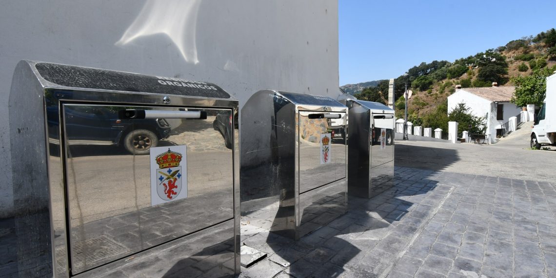 GENALGUACIL INSTALA CONTENEDORES SOTERRADOS EN DIFERENTES PUNTOS