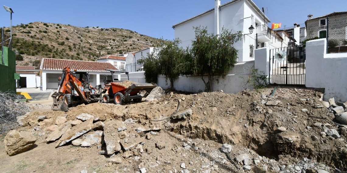 ALPANDEIRE REALIZA REPARACIONES EN EL PATIO DEL CPR ALTO GENAL