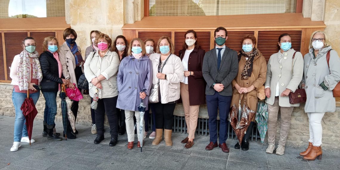 La AECC en Ronda lee un manifiesto reivindicativo por el día mundial de la Lucha Contra el Cancer Mama