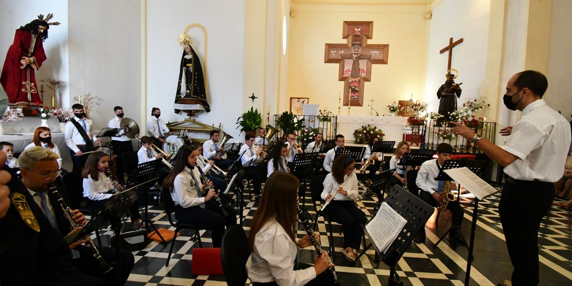 JUBRIQUE CELEBRÓ CON MÚSICA UN DÍA DE SAN FRANCISCO DIFERENTE