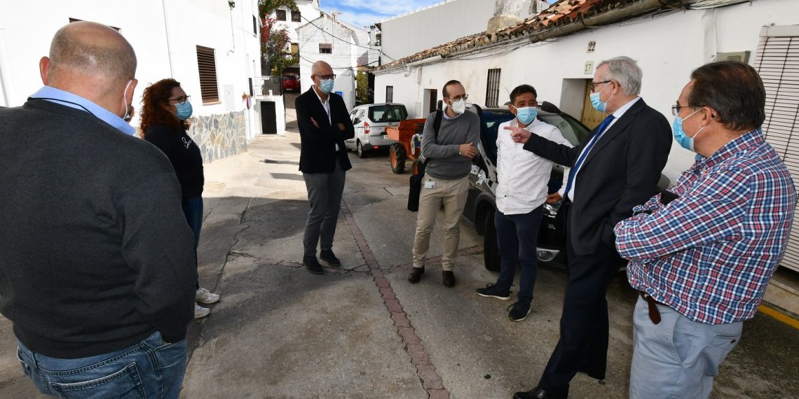 EL NUEVO GERENTE DEL ÁREA SANITARIA DE LA SERRANÍA VISITA ALGATOCÍN