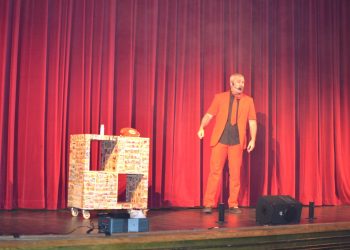 LA ACTIVIDAD CULTURAL CONTINUA CON LA GALA DE MAGIA FAMILIAR