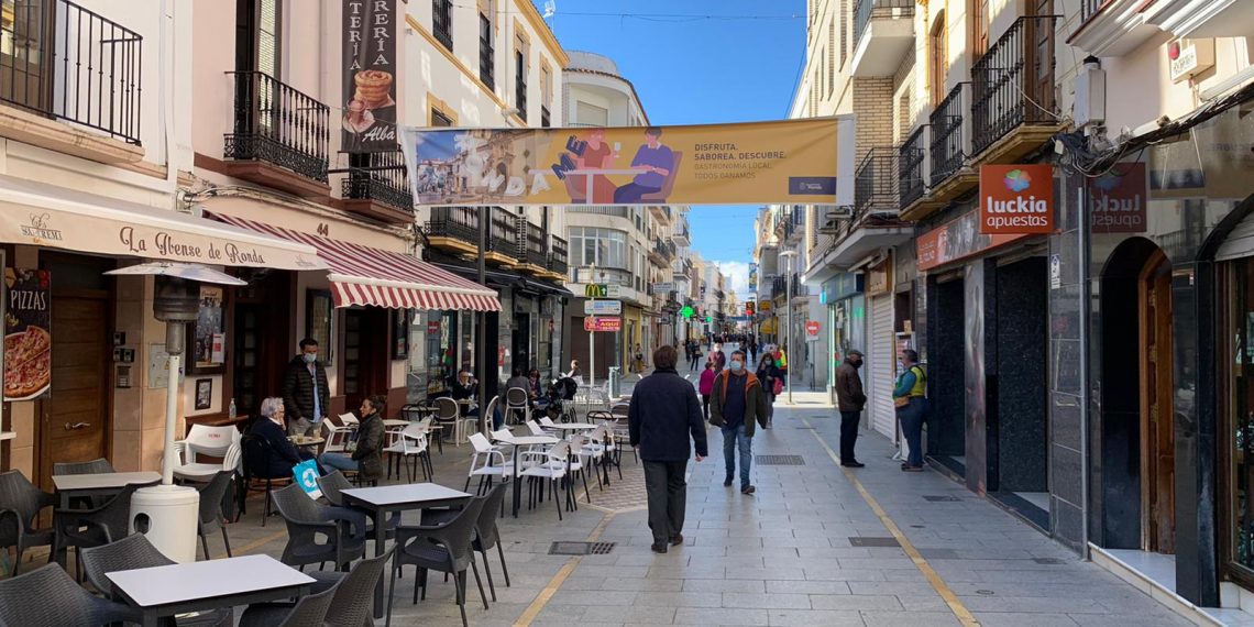 EL AYUNTAMIENTO SE REÚNE CON EL SECTOR COMERCIAL DE LA CIUDAD Y LE MUESTRA TODO EL APOYO ANTE SU SITUACIÓN