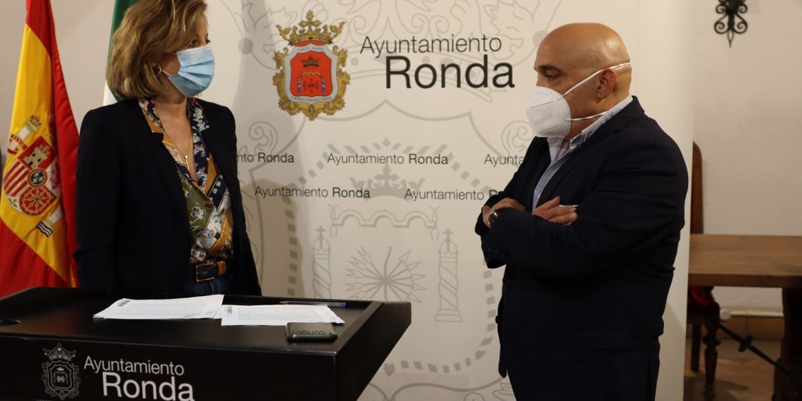 EL AYUNTAMIENTO VENDE EL CORCHO DE LOS MONTES DE PROPIO POR 366.000 EUROS Y SOLO CONSIGUE CUBRIR LOS COSTES DE LA SACA