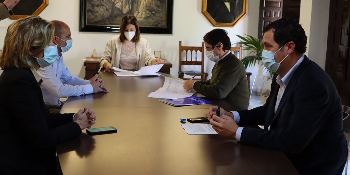 EL AYUNTAMIENTO Y APYMER ABREN UNA OFICINA PARA TRAMITAR LAS AYUDAS PARA COMERCIOS Y EMPRESAS