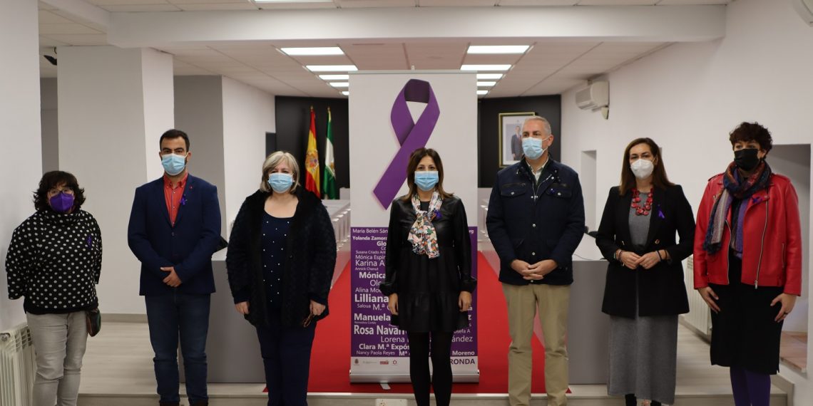 RONDA CONMEMORA EL DÍA CONTRA LA VIOLENCIA DE GÉNERO CON UN RECUERDO A LAS VÍCTIMAS Y UNA MANIFIESTO