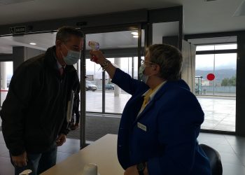El Área Sanitaria Serranía de Málaga refuerza las medidas de seguridad frente a la Covid-19 en los centros de salud de Ronda mediante el control de accesos