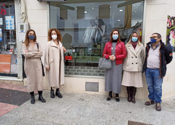 CULTURA INAUGURA LA MUESTRA ‘MUJERES AL FRENTE’ CON FOTOGRAFÍAS EN LOS ESCAPARATES DE COMERCIOS LOCALES