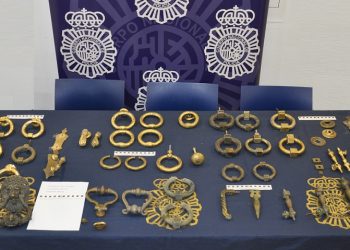 La Policía Nacional recupera 38 llamadores y pomos de puerta de bronce robados