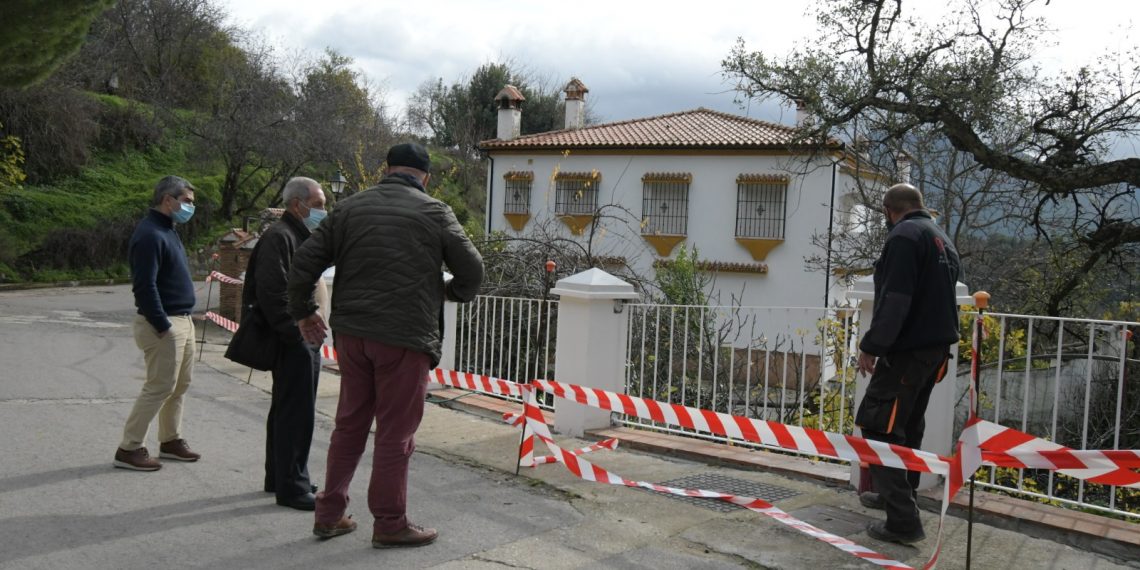 GENALGUACIL REALIZA MEJORAS EN CALLE LOMILLA Y AVENIDA ESTEPONA