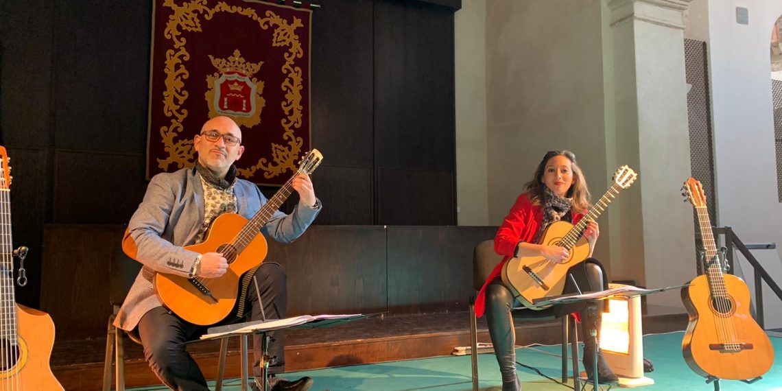 ‘RONDA GUITAR DÚO’ ABRE LA ACTIVIDAD CULTURAL DEL AÑO CON UN VARIADO RECITAL CON LLENO DE PÚBLICO EN SANTO DOMINGO