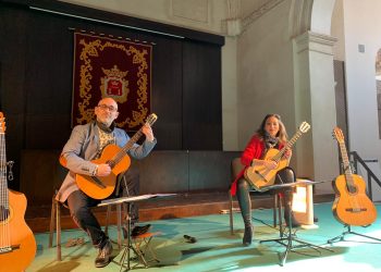 ‘RONDA GUITAR DÚO’ ABRE LA ACTIVIDAD CULTURAL DEL AÑO CON UN VARIADO RECITAL CON LLENO DE PÚBLICO EN SANTO DOMINGO