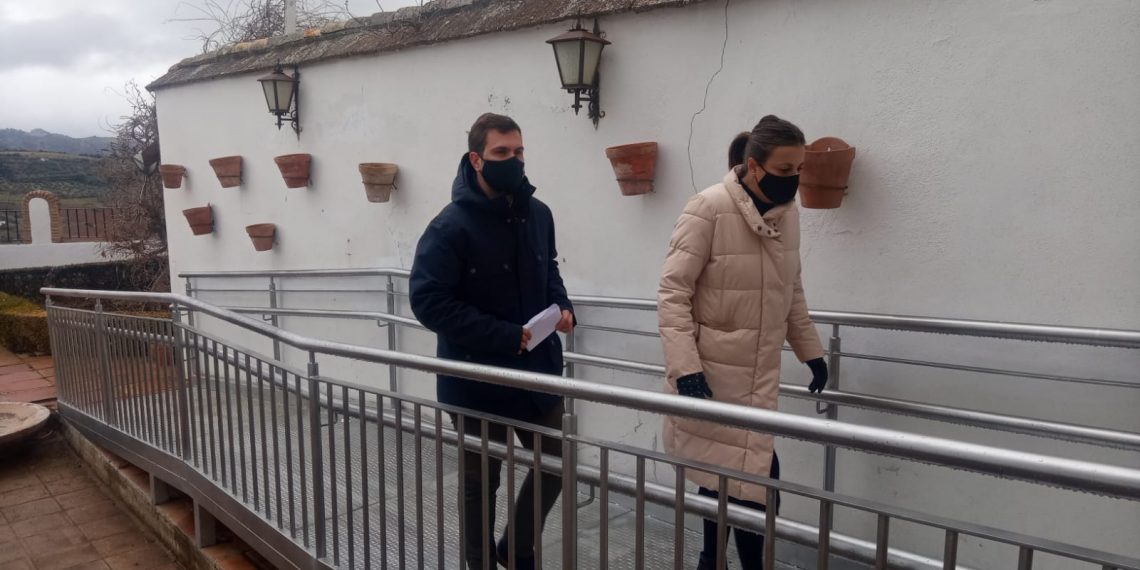 LA ALCALDESA VISITA LAS OBRAS DE REMODELACIÓN DEL PALACIO DE MONDRAGÓN