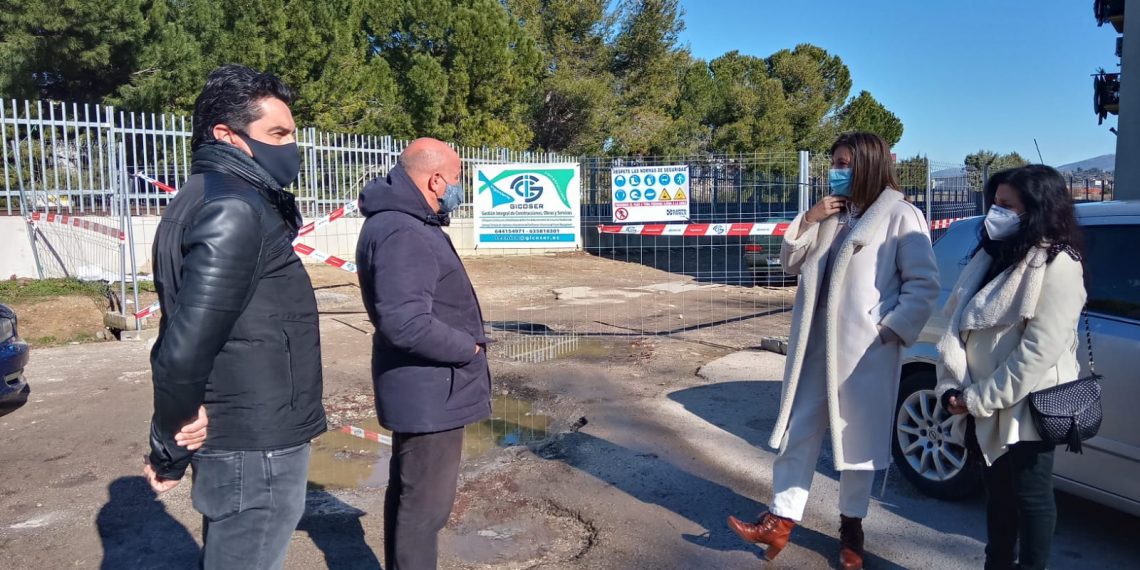 COMIENZAN LAS OBRAS PARA FINALIZAR LA URBANIZACIÓN DEL ESPACIO JUNTO A LAS VÍAS DEL TREN EN LA BARRIADA DE LA HARINERA