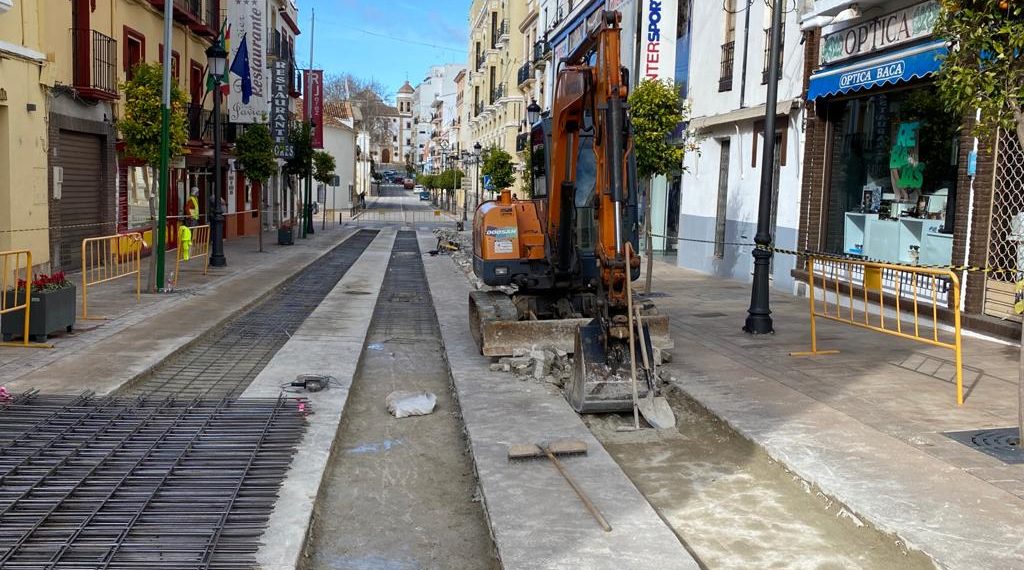 LAS OBRAS EN LA CALLE VIRGEN DE LA PAZ PROVOCAN ALGUNOS CAMBIOS EN LA CIRCULACIÓN DE VEHÍCULOS POR LA ZONA