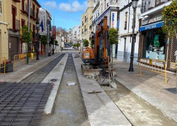LAS OBRAS EN LA CALLE VIRGEN DE LA PAZ PROVOCAN ALGUNOS CAMBIOS EN LA CIRCULACIÓN DE VEHÍCULOS POR LA ZONA