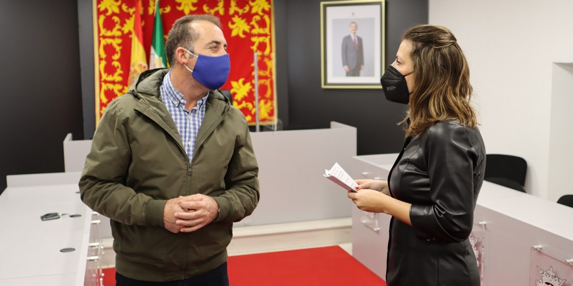 La Policía Local levanta acta por segunda vez a un establecimiento que servía bebidas en su terraza a unas 25 personas y actúa en siete ‘botellones’
