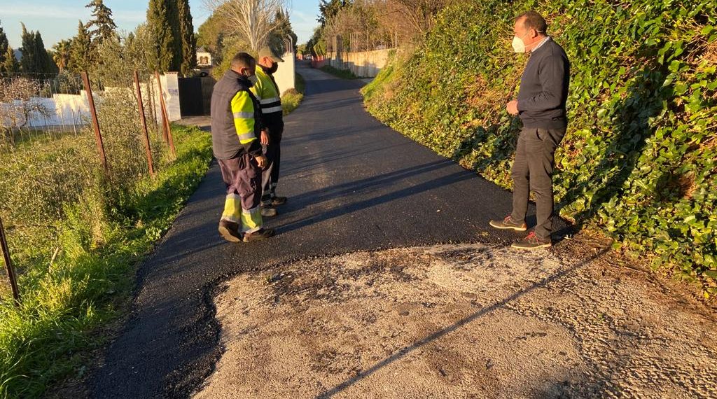 El Ayuntamiento invierte 27.000 euros en asfaltar el camino de ‘La Lombarda’, completando 170.000 euros en el arreglo de tres caminos públicos