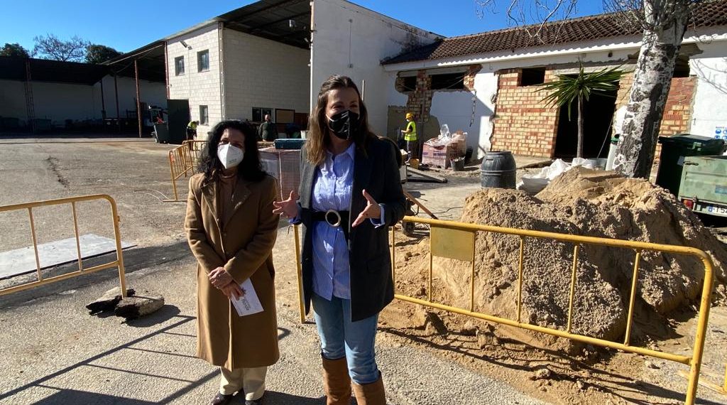 El Ayuntamiento invierte más de 100.000 euros en los nuevos aseos y vestuarios para los trabajadores de la empresa pública de limpieza