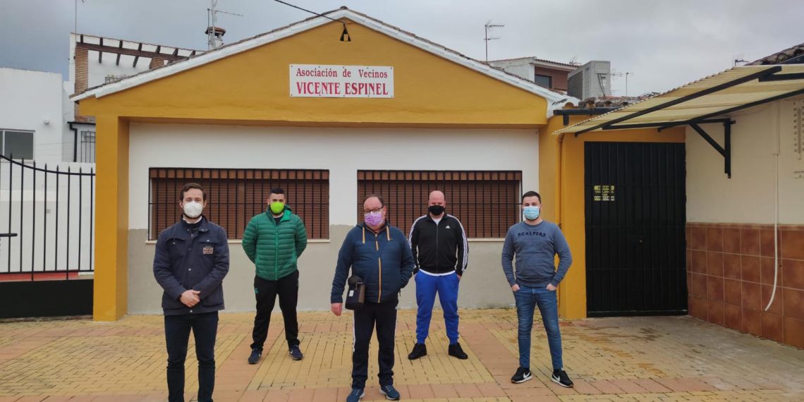 La delegación de Participación Ciudadana mantiene una reunión con la AA.VV. ‘Vicente Espinel’ de la barriada de San Cristóbal