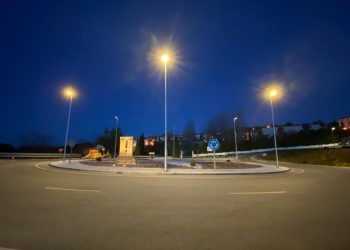 El Ayuntamiento invierte 23.000 euros en mejorar la iluminación de las rotondas de entrada a Ronda por la barriada de la Dehesa