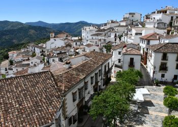 Benalauría presenta el informe de seguimiento de su carta de servicios