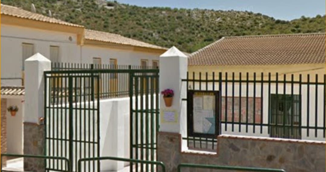 Educación invierte en torno a 250.000 euros en la retirada de amianto en el colegio de Benaoján