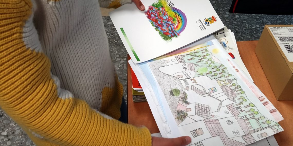 Editan un libro de dibujos realizados durante el confinamiento