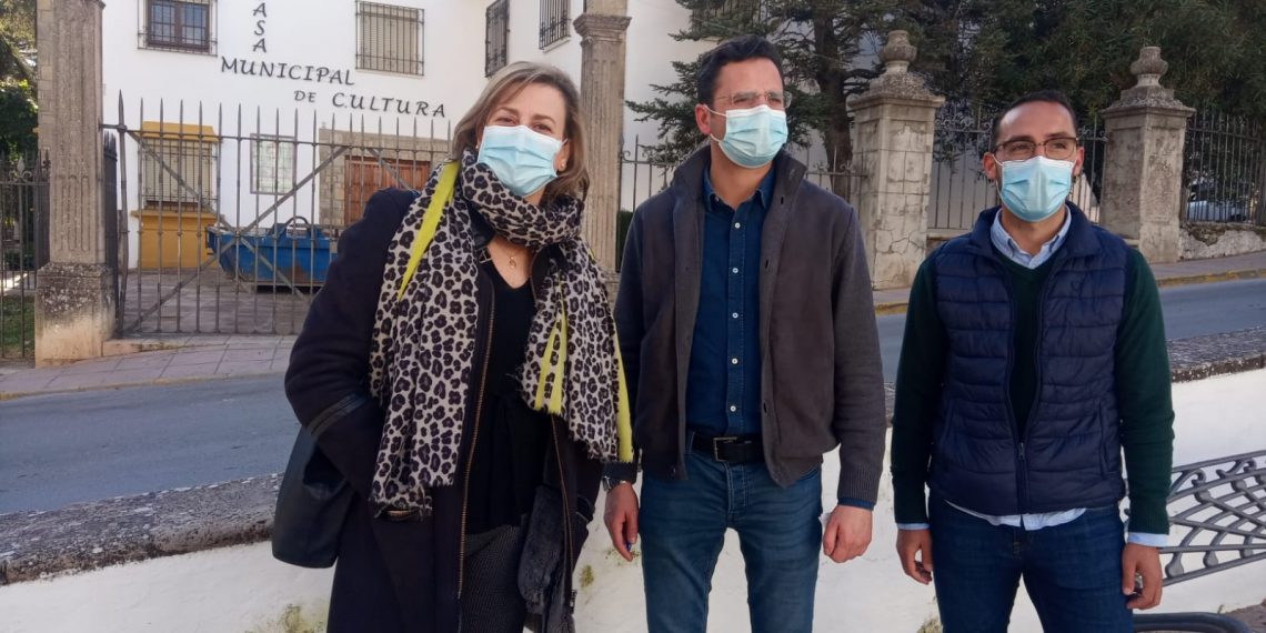 El PSOE pide que sean readmitidos los monitores de Educación