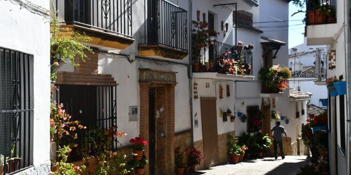 JUBRIQUE TRABAJA EN LA CREACIÓN DE UN BANCO DE VIVIENDAS DISPONIBLES