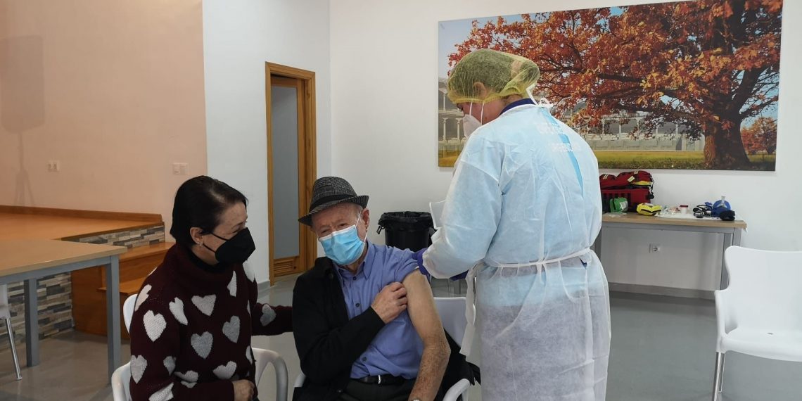 Salud inicia en Ronda inicia la vacunación antiCOVID para los mayores de 80 años