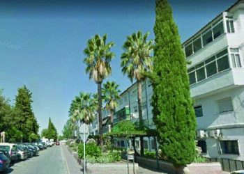 El Ayuntamiento arregla una zona ajardinada junto a la Avenida Victoria y un tramo de calle Molino dentro del Plan de Arreglos en barriadas