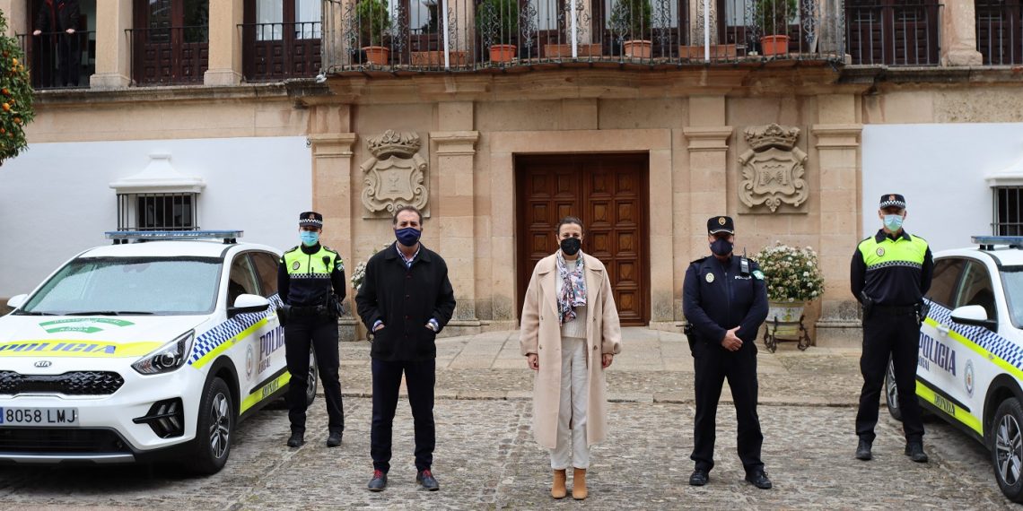 El Ayuntamiento presenta dos nuevos coches patrulla para la Policía Local de Ronda