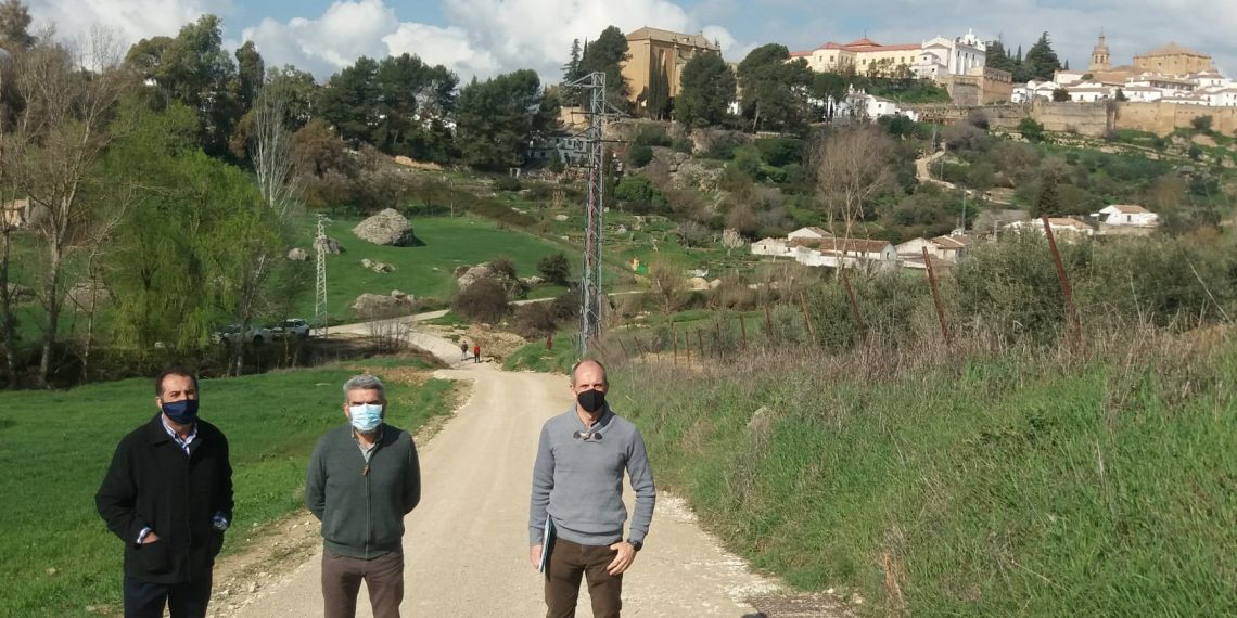 La Junta de Andalucía finaliza el arreglo del camino de ‘Calvente’ y está terminando las obras de mejora en otros cuatro caminos de Ronda
