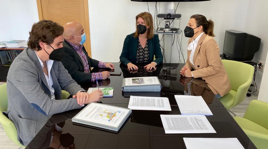 El Ayuntamiento presenta a Cultura y Patrimonio el proyecto básico del nuevo aparcamiento del barrio de San Francisco para agilizar su tramitación