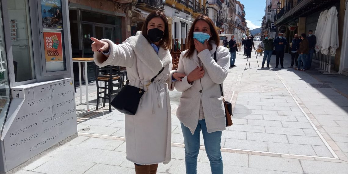 El Ayuntamiento finaliza los trabajos que han mejorado y unificado la solería del primer tramo de la calle Espinel y de calle Los Remedios