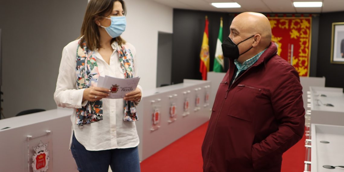 La alcaldesa muestra su satisfacción por el anuncio de la Consejería de Fomento de la Junta de la licitación del estudio de la nueva autovía