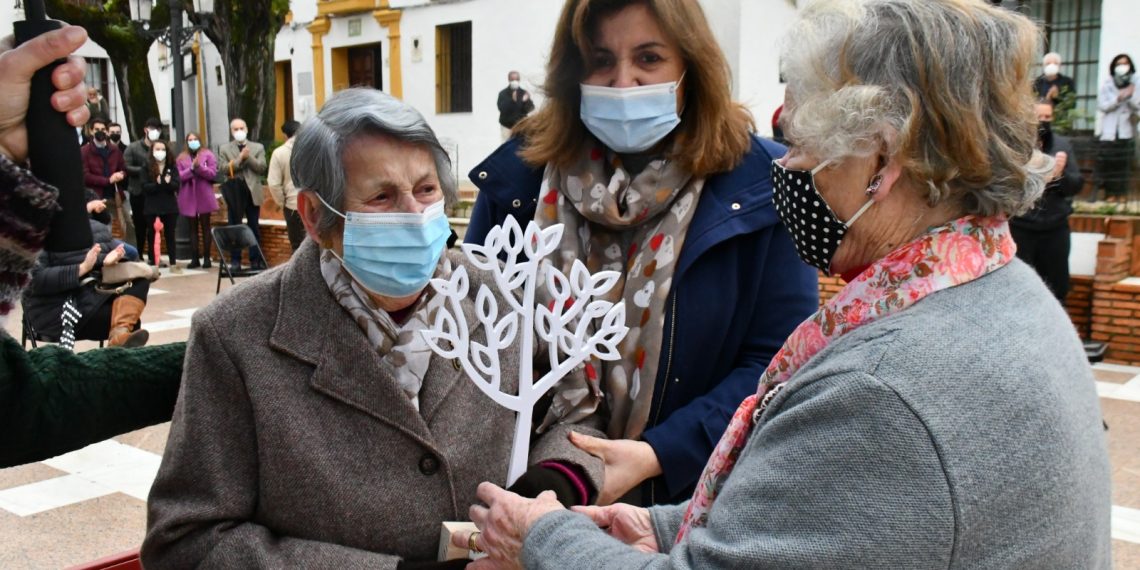 Benadalid reconoce a su vecina Rafaela Rodríguez como «mujer referente»