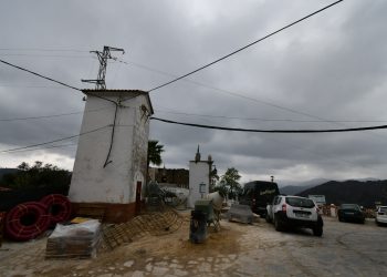Benadalid comienza los trabajos para soterrar el cableado aéreo