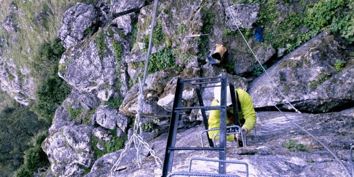 La Diputación aumenta el atractivo de la vía ferrata ‘El Hacho’ de Gaucín con una tirolina de 52 metros