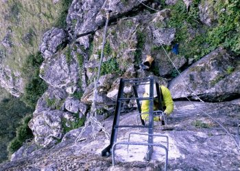 La Diputación aumenta el atractivo de la vía ferrata ‘El Hacho’ de Gaucín con una tirolina de 52 metros