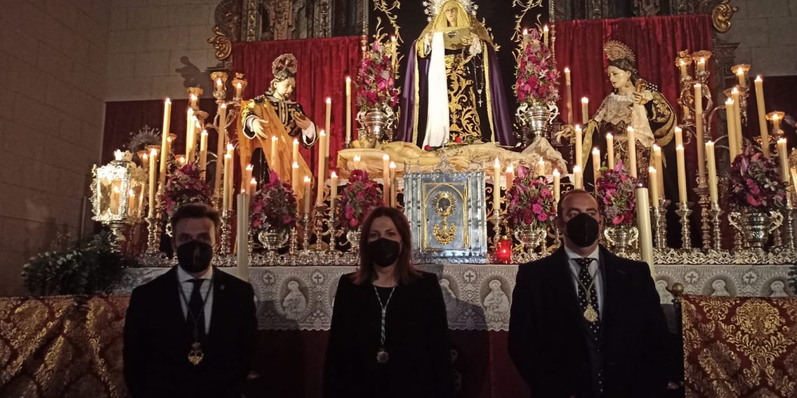 Angustias y Santo Entierro cierran la Pasión rondeña con sus actos penitenciales en este Viernes Santo (Incluye galería fotográfica)