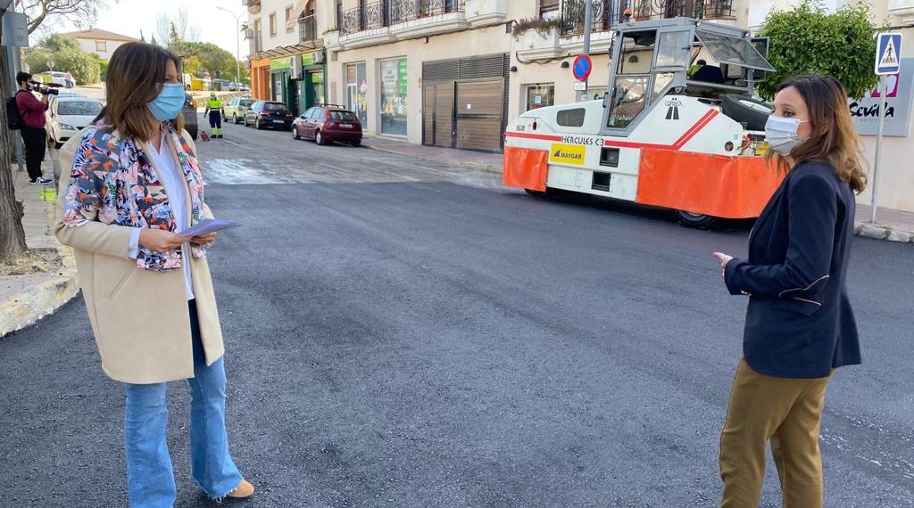 El Ayuntamiento invierte en la mejora del firme en tres calles de la ciudad